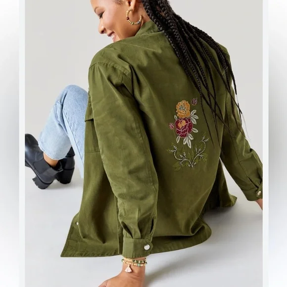 Francesca’s Collections Green Utility Jacket with Floral Embellishment - Picture 7 of 8